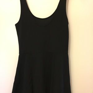 Sleeveless black min dress